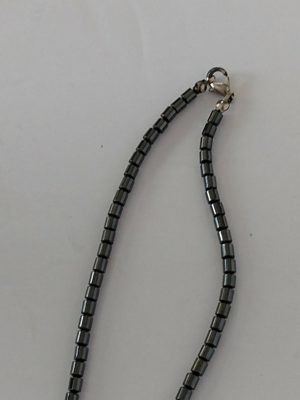 Vintage Hematite Bead & Shell Festoon Necklace - 17 inches long. Excellent item. - Picture 4 of 8